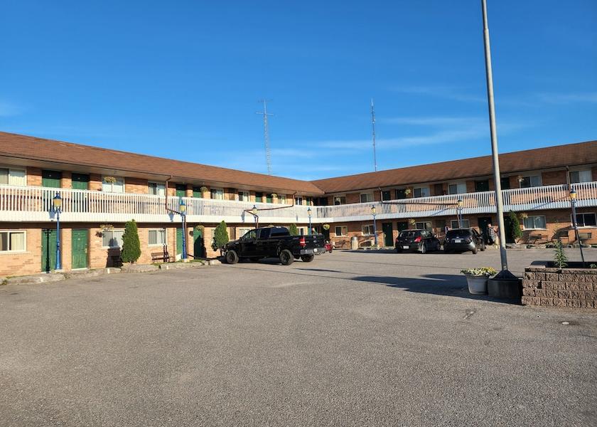 Ontario Lindsay Facade