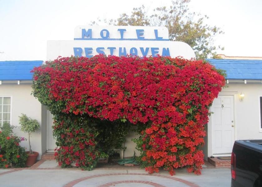 California Santa Monica Exterior Detail