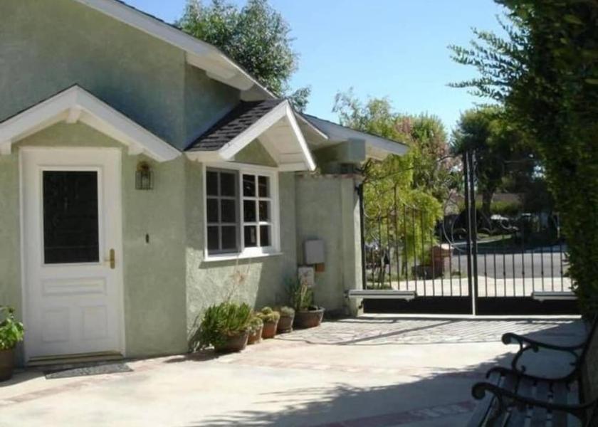 California Woodland Hills Exterior Detail