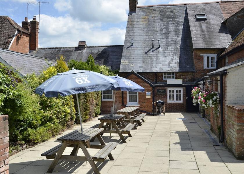 England Pewsey Exterior Detail