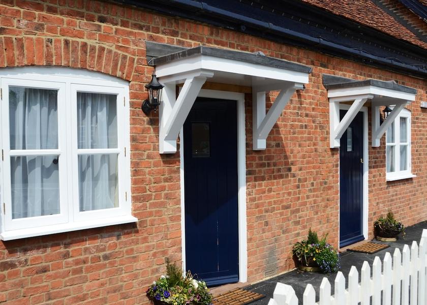 England Pewsey Exterior Detail