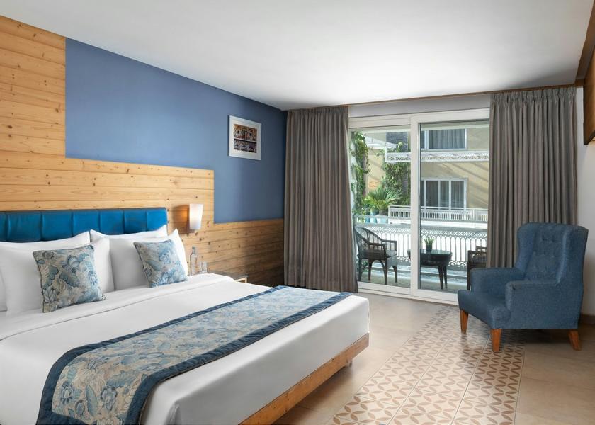 Uttarakhand Mussoorie Guestroom - Armchair - Balcony