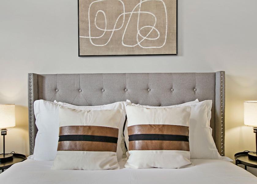 Illinois Arlington Heights Room