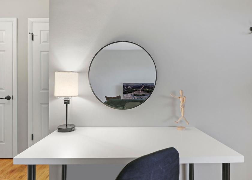 Illinois Arlington Heights Room