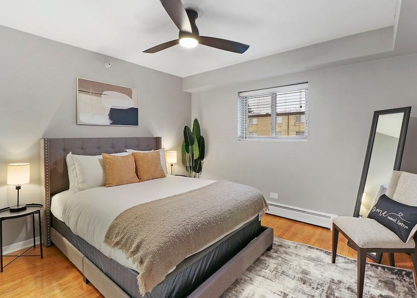 Illinois Arlington Heights Room