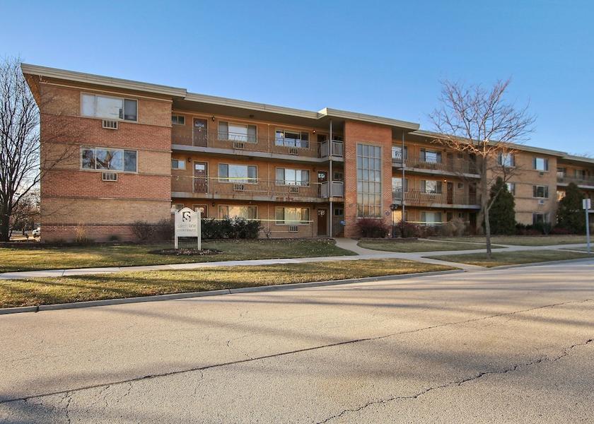 Illinois Arlington Heights Exterior Detail