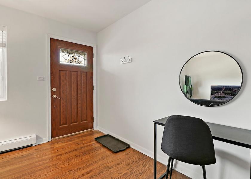 Illinois Arlington Heights Room
