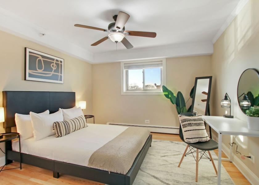 Illinois Arlington Heights Room