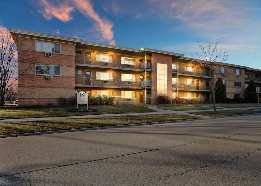 Illinois Arlington Heights Exterior Detail