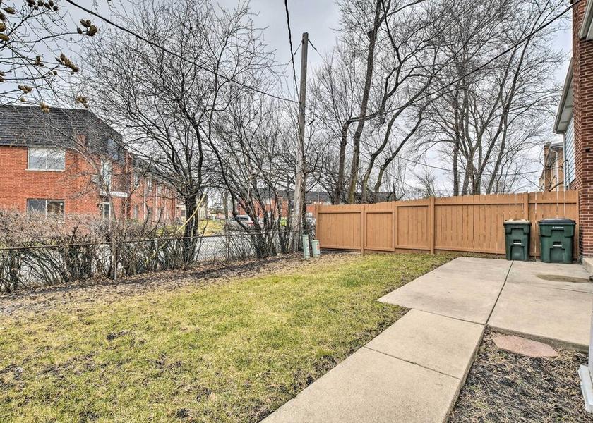 Illinois Arlington Heights Interior Entrance