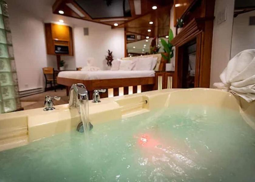 Illinois Downers Grove Private Spa Tub