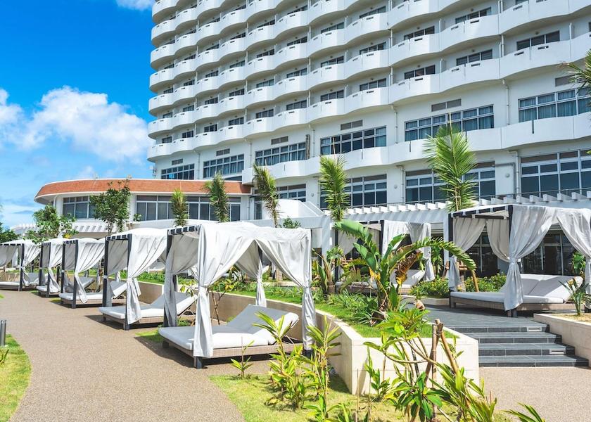 Okinawa Yomitan Pool