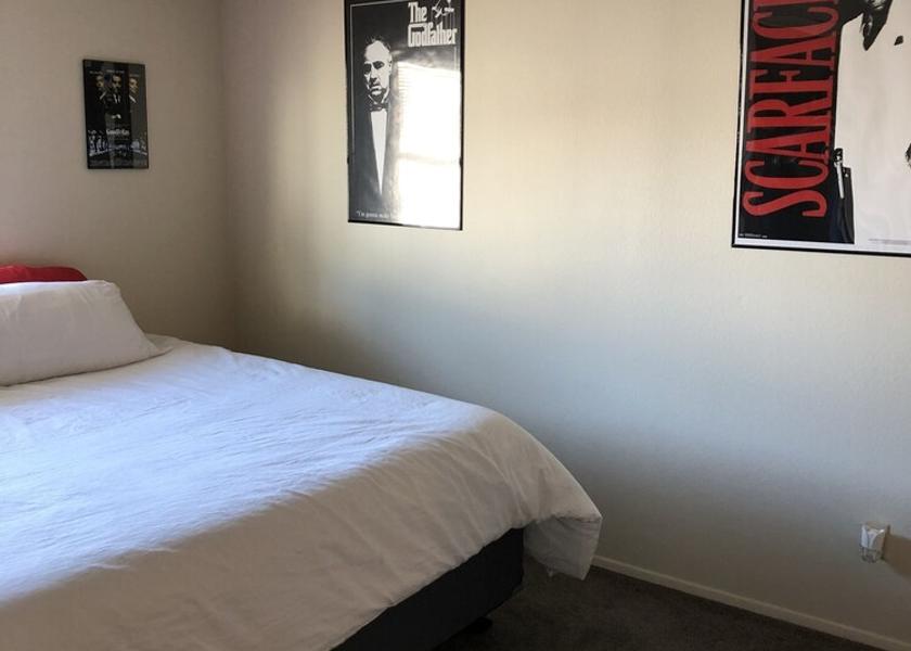 Oregon Lake Oswego Room