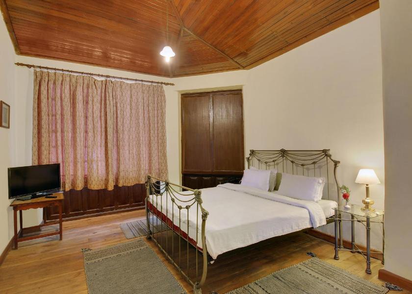 Uttarakhand Nainital Emperor Suite