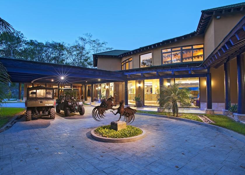 Peten Flores Entrance