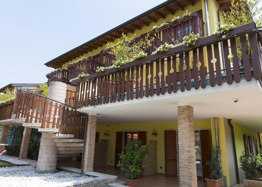 Veneto Cavaion Veronese Exterior Detail