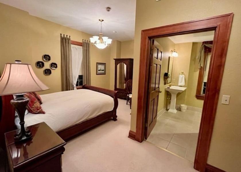 Wisconsin Port Washington Room