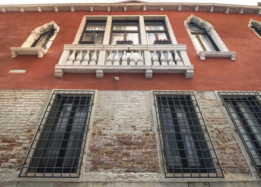 Veneto Venice Exterior Detail