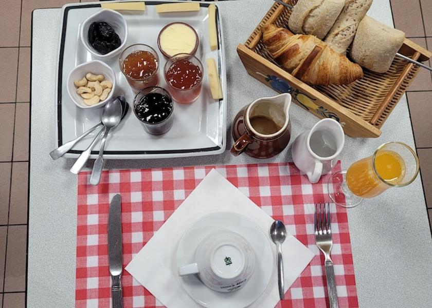 Grand Est Contrexéville Breakfast buffet