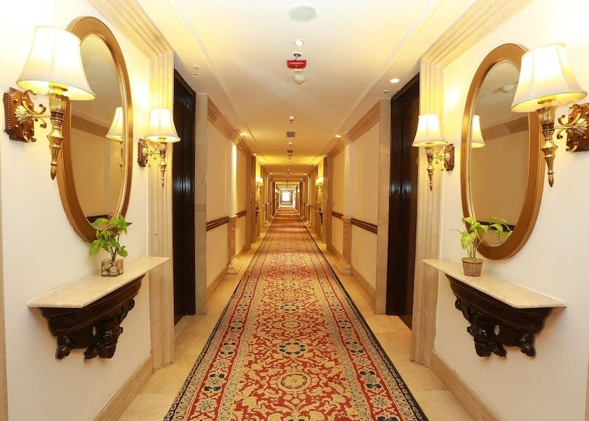 Delhi Delhi Hallway