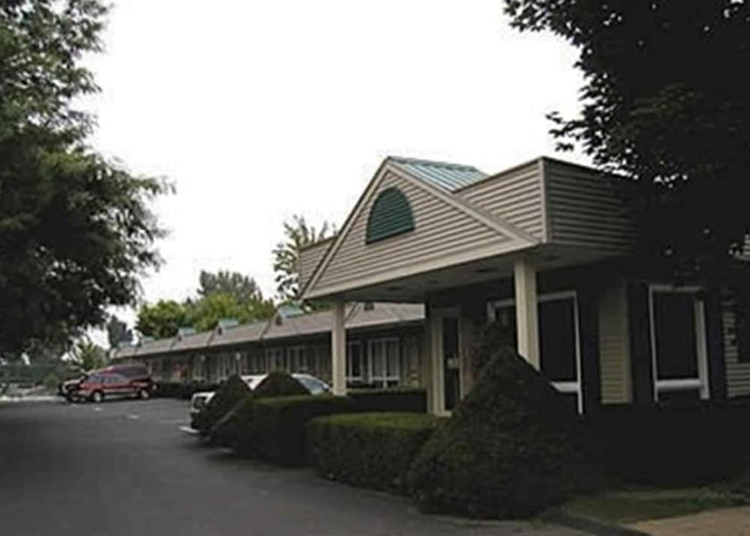 Vermont Shelburne Facade