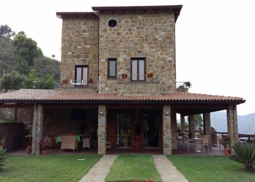 Campania Castellabate Facade