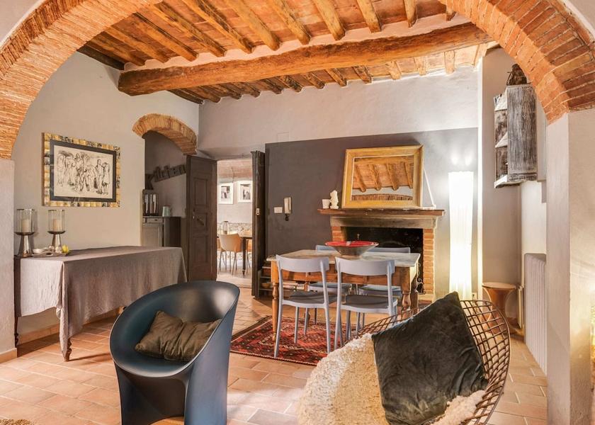 Tuscany San Giuliano Terme Dining Area