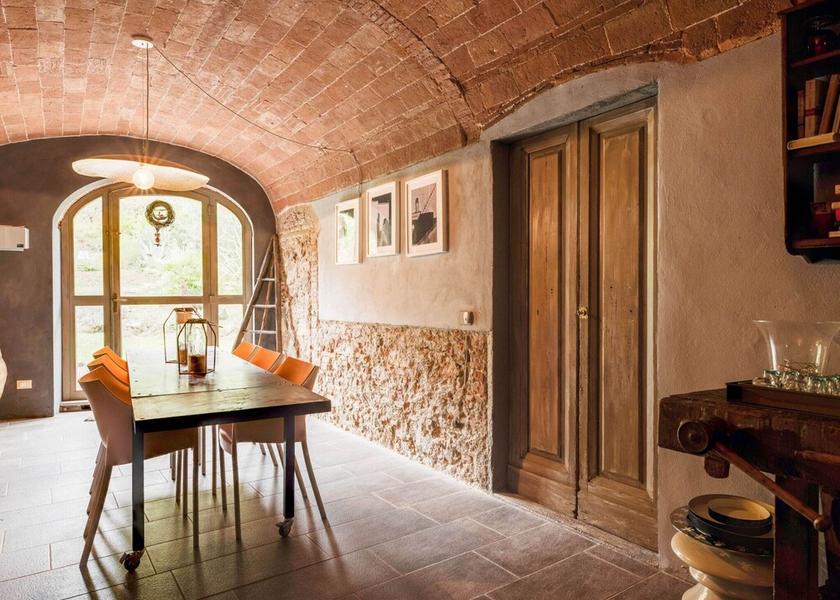 Tuscany San Giuliano Terme Dining Area