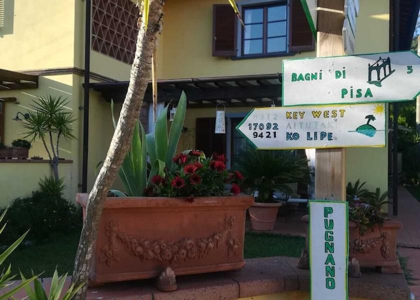 Tuscany San Giuliano Terme Exterior Detail