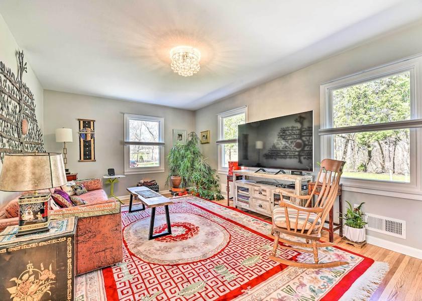 New York Pittsford Interior Entrance