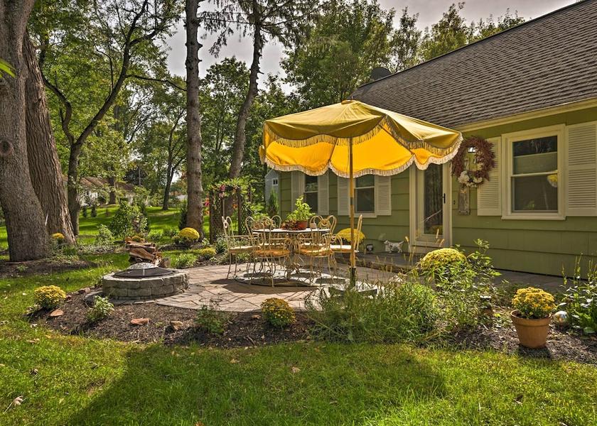 New York Pittsford Interior Entrance