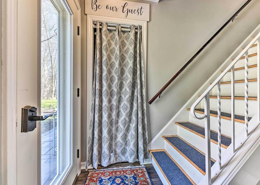 New York Pittsford Interior Entrance