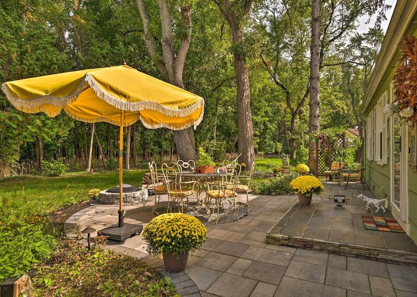 New York Pittsford Interior Entrance