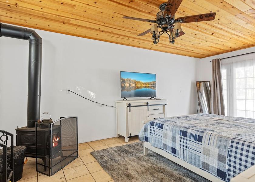 California Big Bear City Room