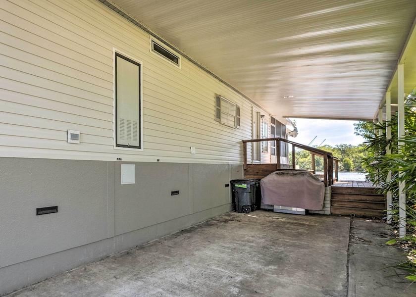 Florida Homosassa Interior Entrance