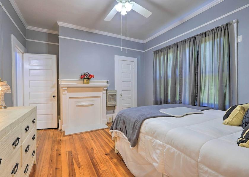 Alabama Lanett Interior Entrance