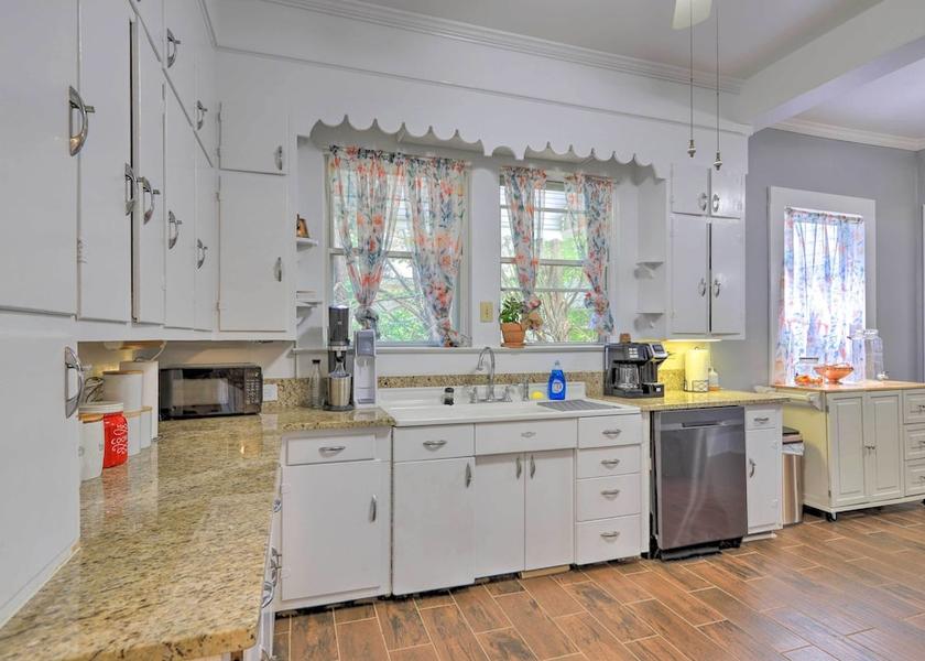 Alabama Lanett Interior Entrance