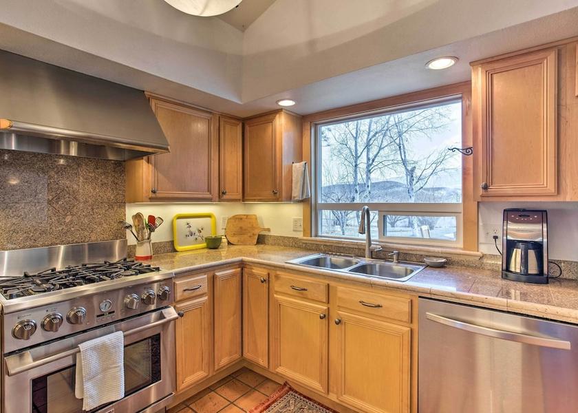 Colorado Palisade Interior Entrance