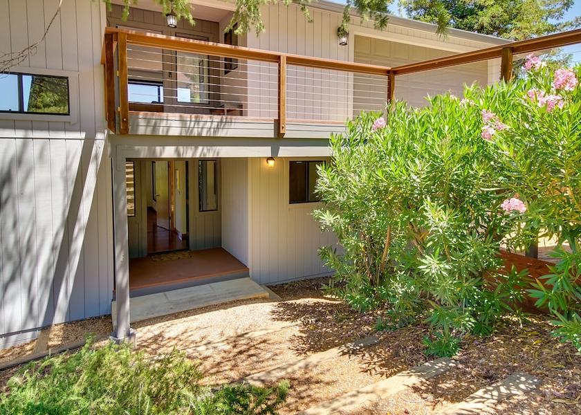 California Kelseyville Interior Entrance