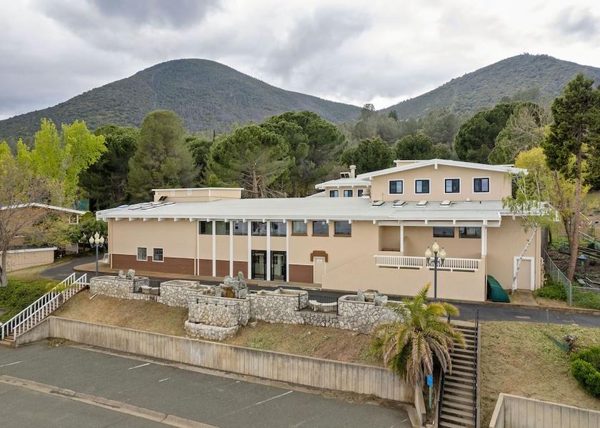 California Kelseyville Exterior Detail