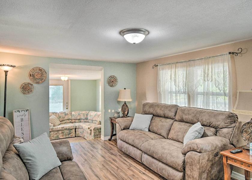 Florida Satsuma Interior Entrance