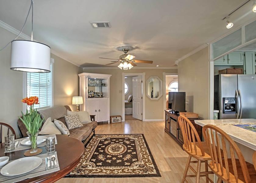 Mississippi Bay St Louis Interior Entrance