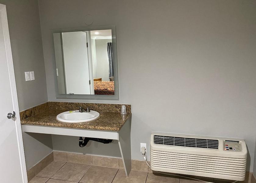 California Harbor City Room