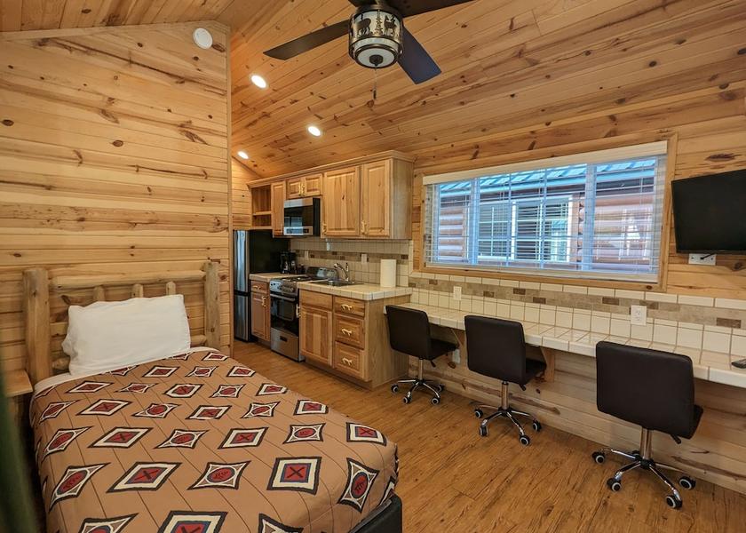 Oregon Cascade Locks Living Area