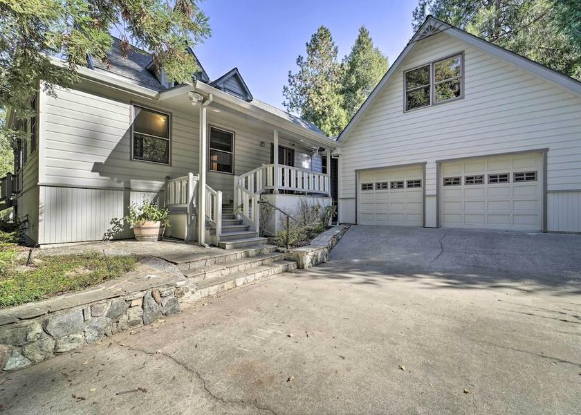 California Nevada City Interior Entrance
