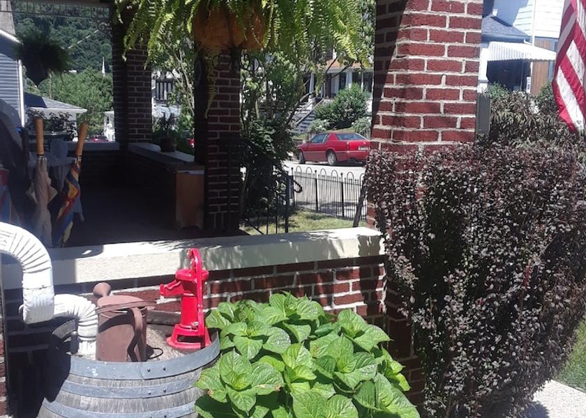 Pennsylvania Leechburg Property Grounds