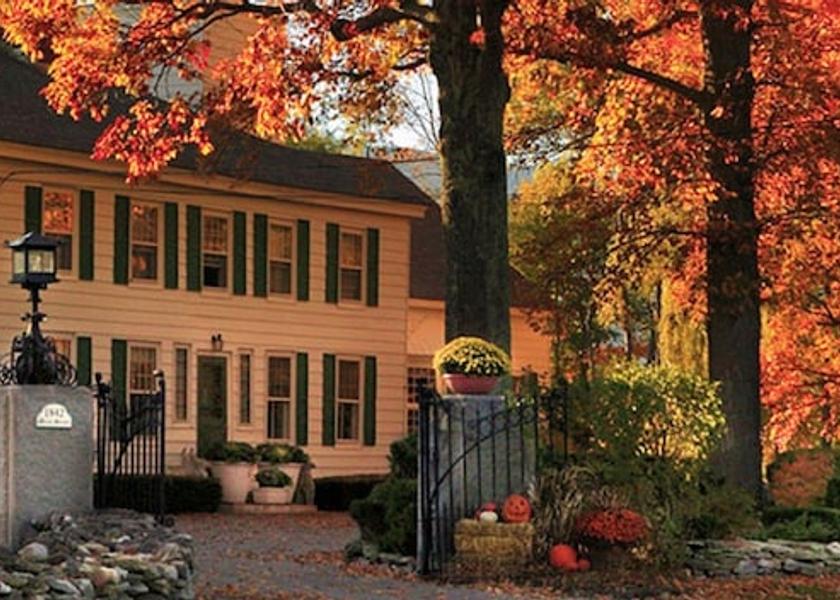 Vermont Manchester Center Facade