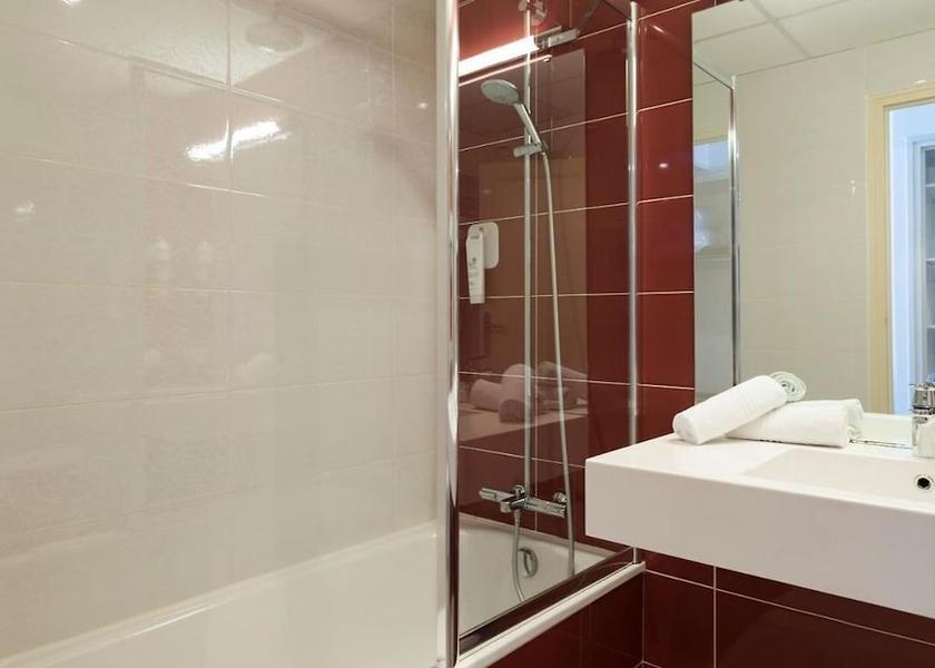 Nouvelle-Aquitaine Tulle Bathroom