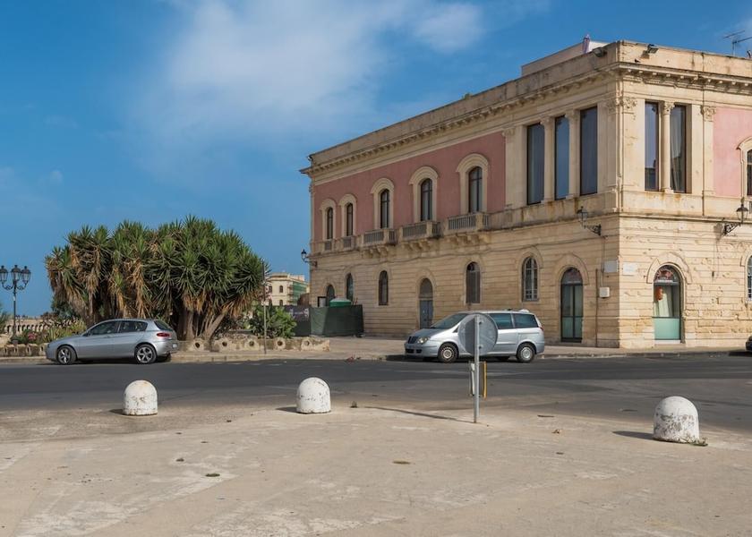 Sicily Syracuse Room