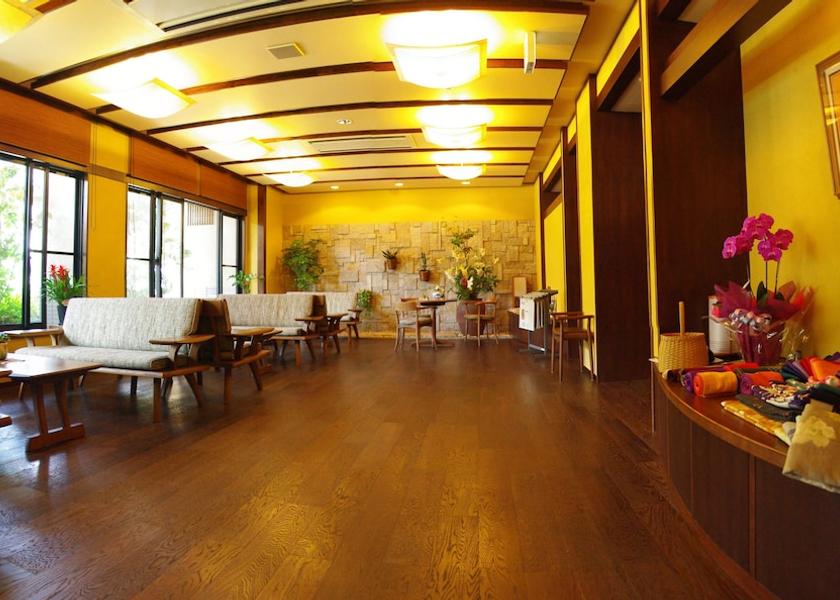 Gifu Gero Lobby sitting area